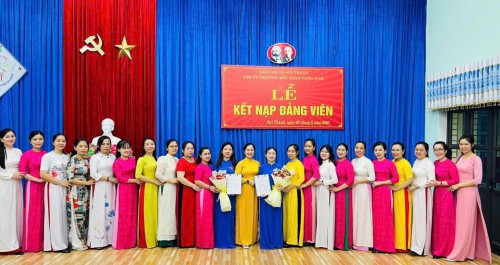 PHÁT TRIỂN ĐẢNG VIÊN – “ƯƠM MẦM” NHỮNG HẠT GIỐNG ĐỎ